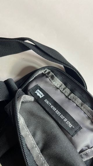 Mini tracolla Levi's nera da uomo