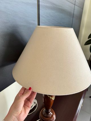Lámpara de mesa madera y tela