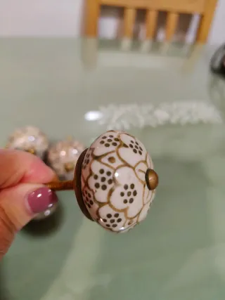Pomos de cerámica con diseño floral