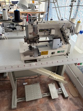 Máquina de coser recubridora GLOBAL.