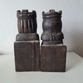 Sujeta libros Reyes Católicos en Madera Tallada