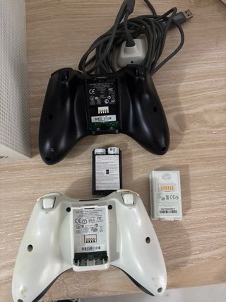 Xbox One S e Xbox 360 con controller