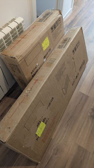 Cómoda de 6 cajones de madera y metal sin montar.