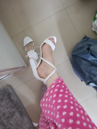 Sandalias de tacón blancas verano