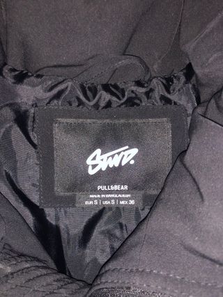 Chaquetón Pull and Bear negro mujer