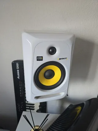 Monitores KRK Rokit 6 G3 Blancos