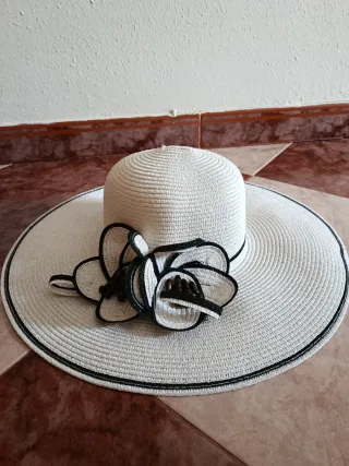 Pamela blanca con flor negra