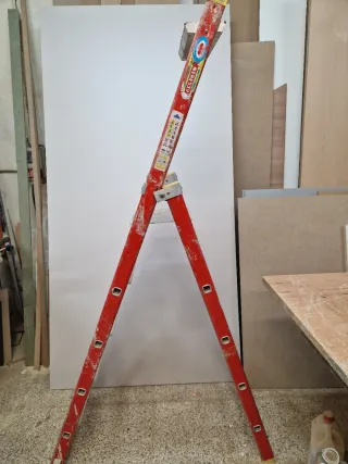 Escalera profesional EN 131