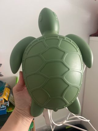 Lámpara tortuga IKEA infantil