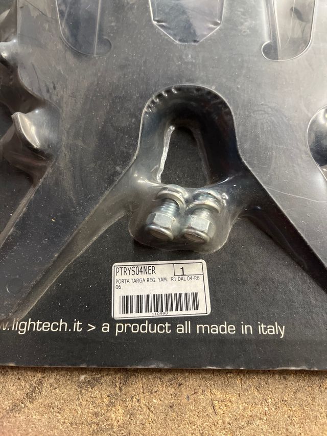 Portamatrículas LighTech para motos