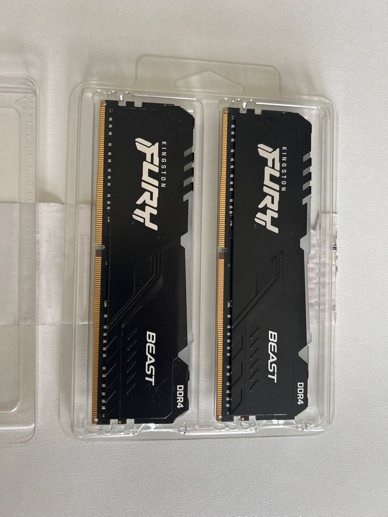 2x8GB Kingston FURY DDR4 RAM
