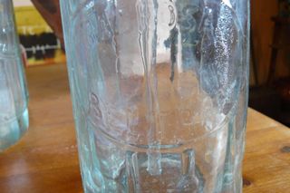 Sifón antiguo con cabeza de plomo