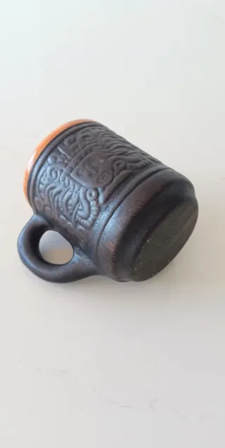 Caneca artesanal em cerâmica, rústica, Nova