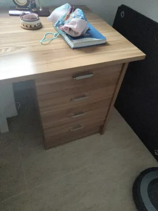 Escritorio y silla de oficina