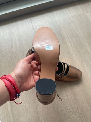 Zapatos tacón Sfera Collection bronce