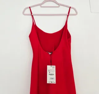 Vestido lencero satinado rojo Zara