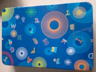 Caja metálica con material para colorear