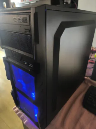 Ordenador Gaming Sharkoon con Luces LED