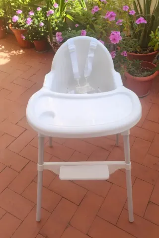 Trona de bebé blanca