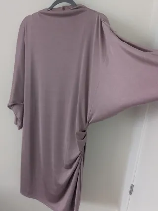 Vestido Zara lila empolvado, en punto de seda.