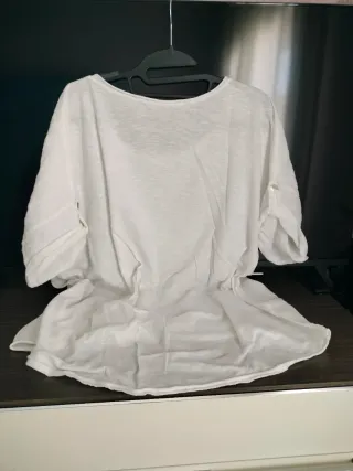 Camiseta o túnica blanca  corazón verde y plateado