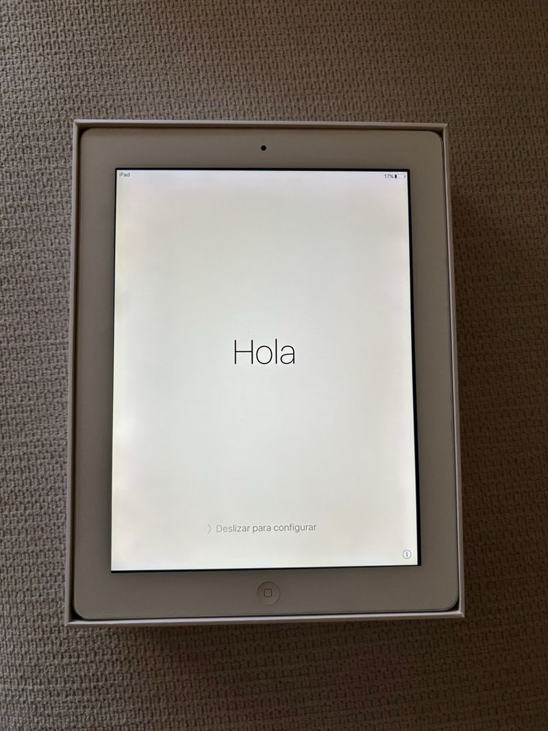 iPad 3 16GB WiFi Blanco con funda de piel de Prada afbeelding 6