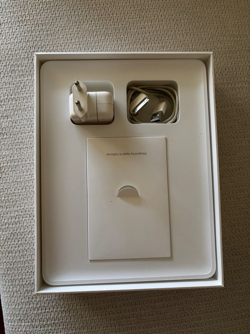 iPad 3 16GB WiFi Blanco con funda de piel de Prada afbeelding 5