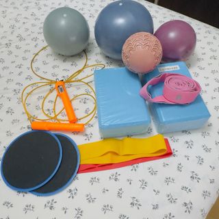 Set Gimnasio Casa: Balones, Cuerda, Bloques