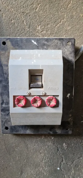 Interruptor Zeus 60A 380V Antiguo