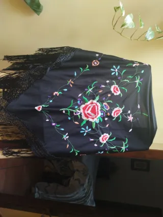 Mantón Flamenco Negro Bordado Flores
