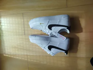 Nike Air Force 1 Blancas y Doradas
