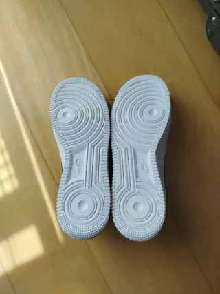 Nike Air Force 1 Blancas y Doradas