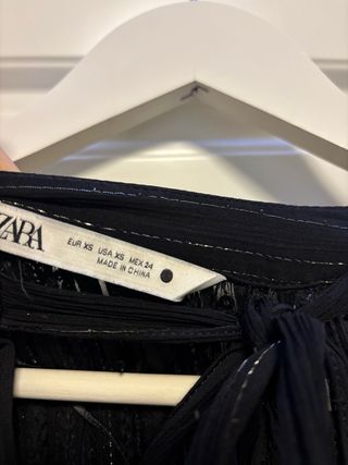 Blusa Zara lentejuelas negra Talla M