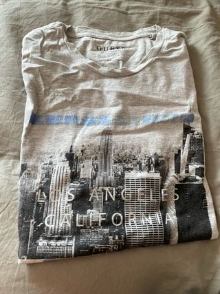 Lote 2 Camisetas Guess + bermuda T.L muy nuevas