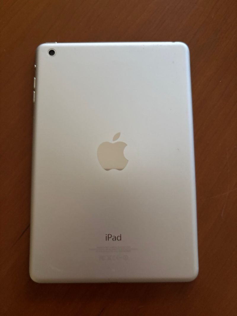 iPad Mini 1 Blanco con funda afbeelding 2