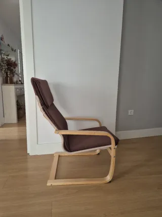 Sillón de tela y madera