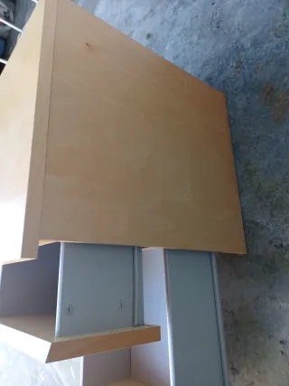 Mueble de madera color beige/marrón