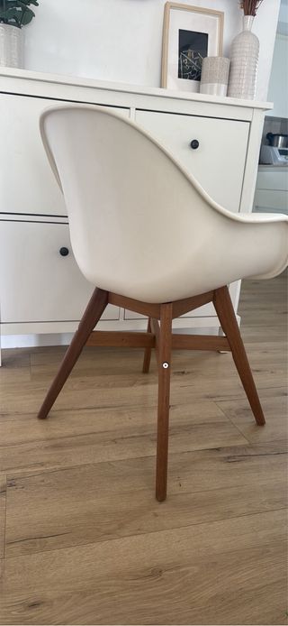 Silla IKEA FANBYN blanca patas madera