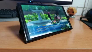 Nintendo Switch OLED Bianca + Controller Pro Tom Nook