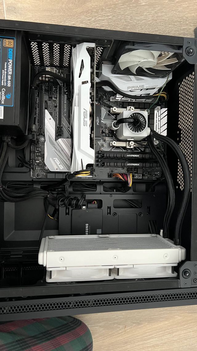 Ordenador ASUS Blanco y Negro