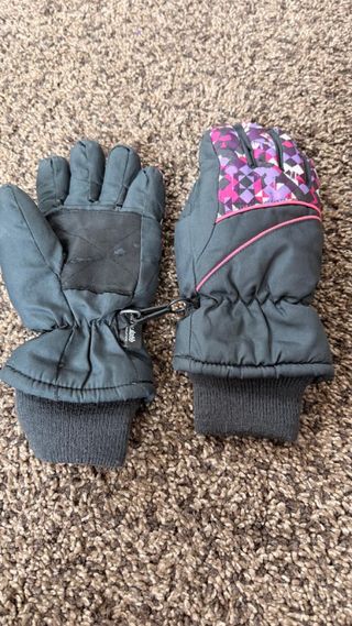 Guantes de invierno rosas y negros