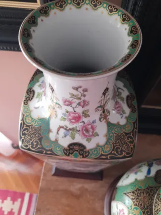 Búcaro y Tibor de Porcelana Káiser.