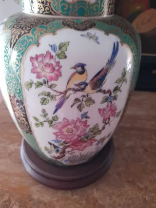 Búcaro y Tibor de Porcelana Káiser.