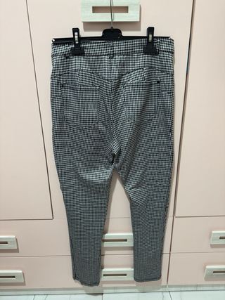 Pantalón elástico cuadros blanco y negro