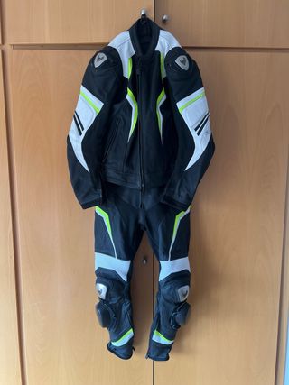 Traje moto 2 piezas Lovo casi nuevo