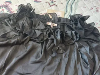 Blusa negra con volante Talla M