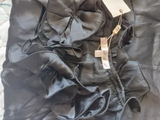 Blusa negra con volante Talla M