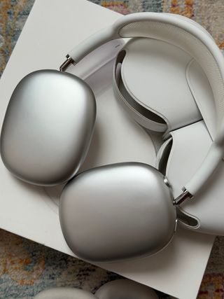 iPhone 14 Pro + AirPods Max + EarPods