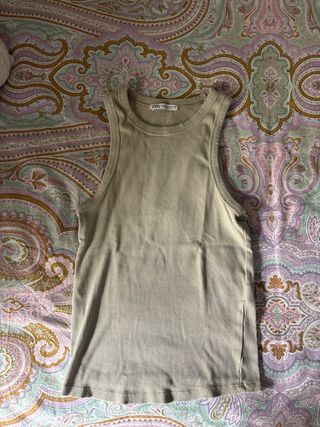 Top básico Zara verde oliva talla M