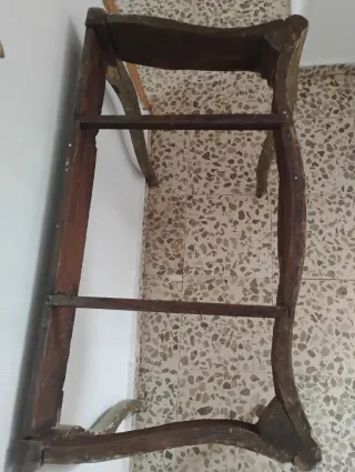 Mesa antigua madera y dorada